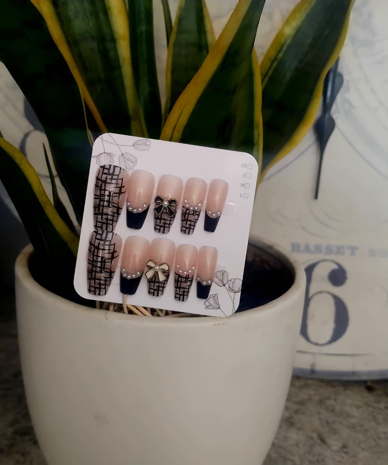 Noir Ribbon Dreams Gal